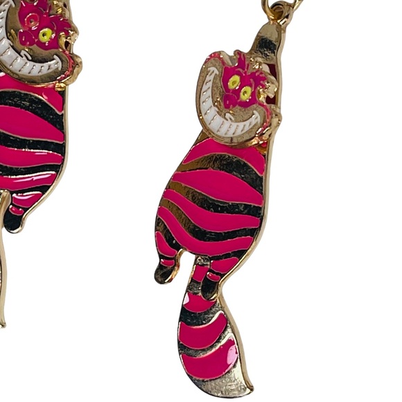 Alice in wonderland Cheshire Cat pink metal earrings NEW - Picture 4 of 7